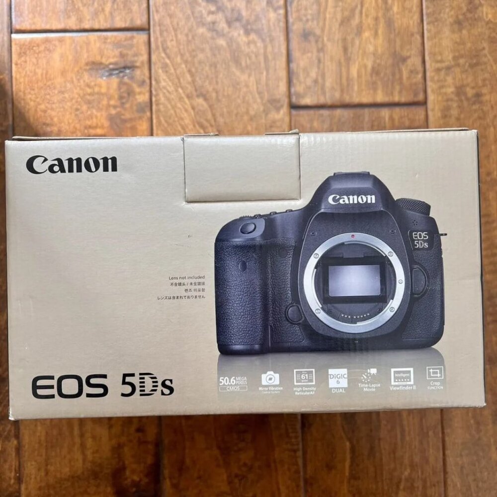 NEW Canon EOS 5DS 50.6MP Digital SLR Camera - Black (Body Only)